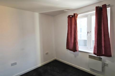 2 bedroom flat to rent, Mill Street, Slough