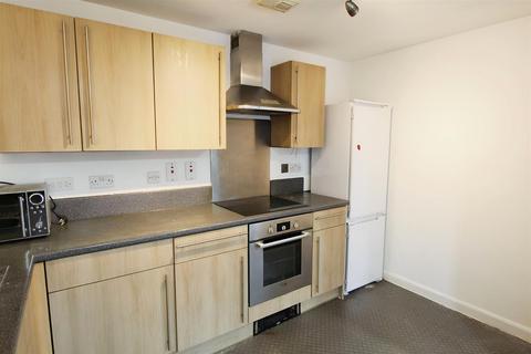 2 bedroom flat to rent, Mill Street, Slough