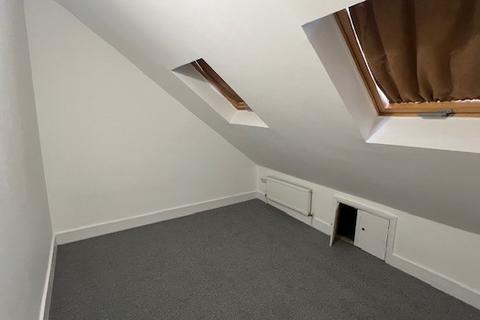 2 bedroom flat to rent, Cranbrook Road, London, IG6