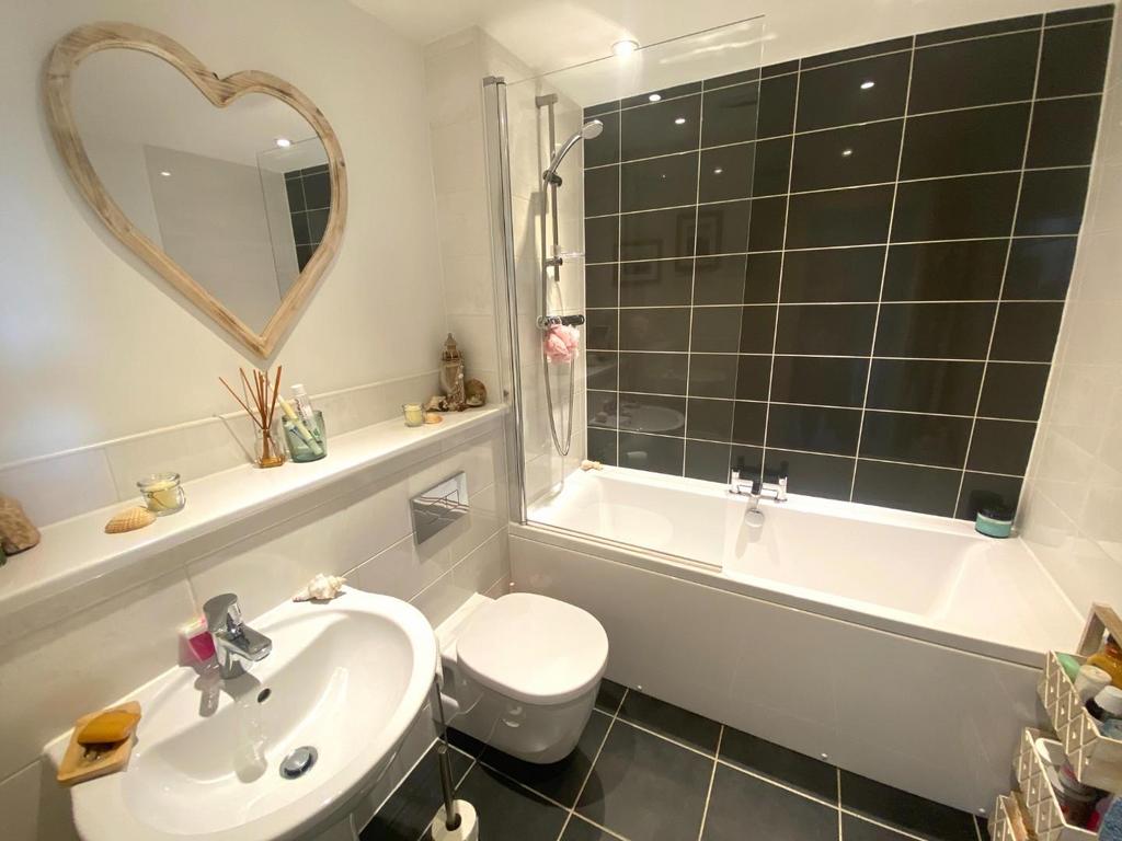 Bathroom.JPG