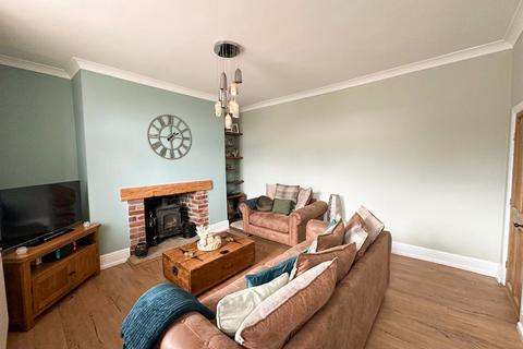 3 bedroom end of terrace house for sale, Hanover Street, Farnhill, Keighley