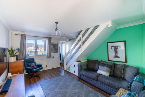 15 Cedar Way, Haywards Heath, RH16 3TZ
