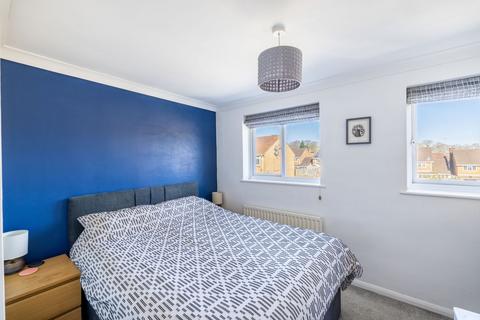 15 Cedar Way, Haywards Heath, RH16 3TZ
