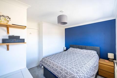 15 Cedar Way, Haywards Heath, RH16 3TZ
