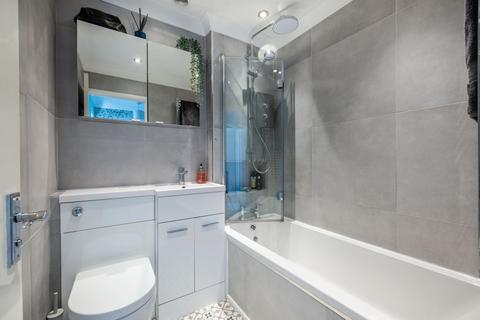 15 Cedar Way, Haywards Heath, RH16 3TZ