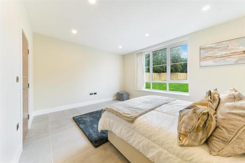 2 bedroom apartment for sale, Furze Hill, Kingswood, Tadworth