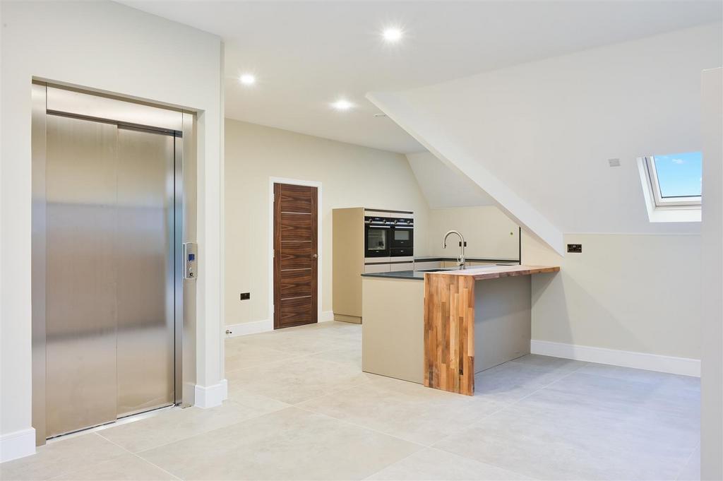 FLAT 7 WINSCOMBE COURT- (17).jpg