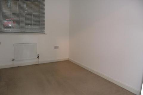 2 bedroom flat to rent, George Williams Way, Colchester