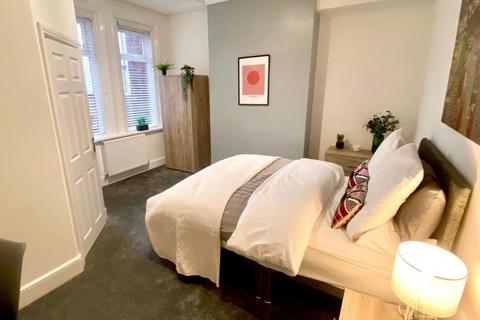 5 bedroom house share to rent, Stockport Road, Ashton Under Lyne,