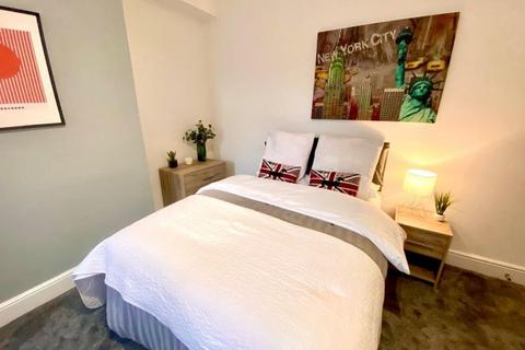 5 bedroom house share to rent, Stockport Road, Ashton Under Lyne,