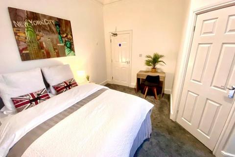 5 bedroom house share to rent, Stockport Road, Ashton Under Lyne,