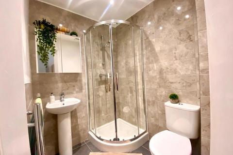 5 bedroom house share to rent, Stockport Road, Ashton Under Lyne,