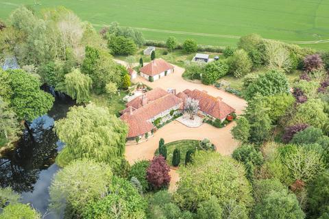 undefined, Holme Hale
