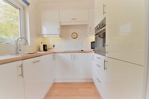 2 bedroom flat to rent, Denehyrst Court, York Road, Guildford, GU1