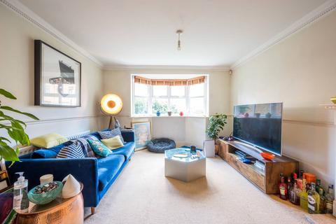 2 bedroom flat to rent, Langton Road, Oval, London, SW9