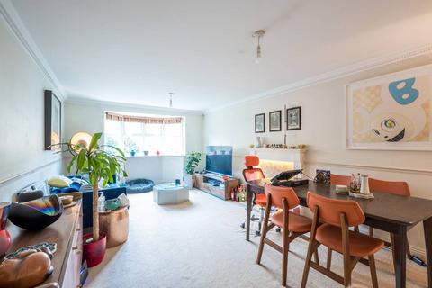 2 bedroom flat to rent, Langton Road, Oval, London, SW9