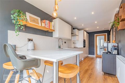 3 Hollin Crescent, Greenfield, Oldham, OL3 7LW