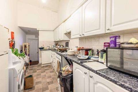 4 bedroom flat to rent, Cromwell Road, South Kensington, London, SW7