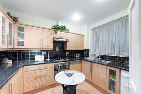2 bedroom flat to rent, Queens Gate, Kensington, London, SW7