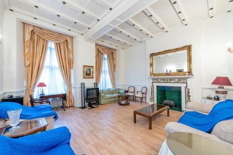 2 bedroom flat to rent, Queens Gate, Kensington, London, SW7