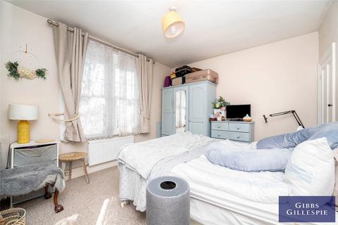 2 bedroom house to rent, Cranmer Avenue, London, W13