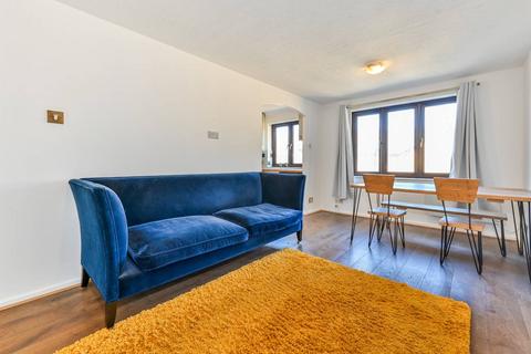 2 bedroom flat to rent, Riverside Close, Clapton, London, E5