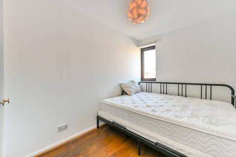 2 bedroom flat to rent, Riverside Close, Clapton, London, E5