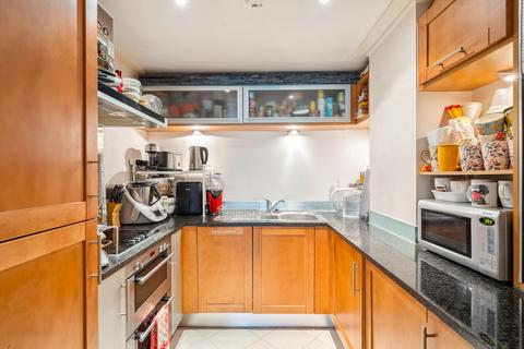 2 bedroom apartment for sale, Discovery Dock Apartments East, London, E14