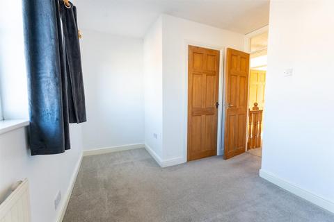 11 Farrow Close, Chard, TA20 2JX