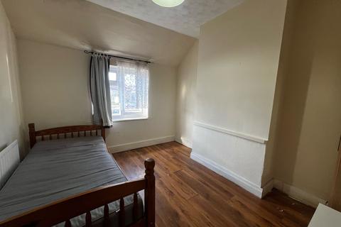 3 bedroom terraced house to rent, Sevenoaks Way, Orpington BR5