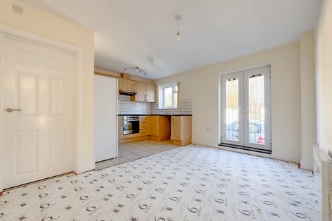 1 bedroom apartment to rent, Flat B 120 Gloucester Road, Patchway, Bristol, BS34