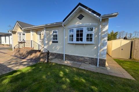 2 bedroom park home for sale, Finchampstead Wokingham