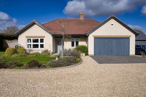 3 bedroom detached bungalow for sale, Marsh Furlong, Aston, OX18