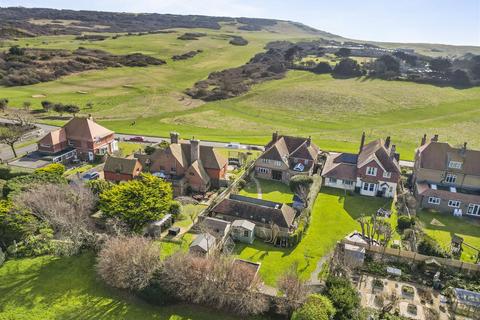 4 bedroom detached house for sale, Chyngton Road, Seaford