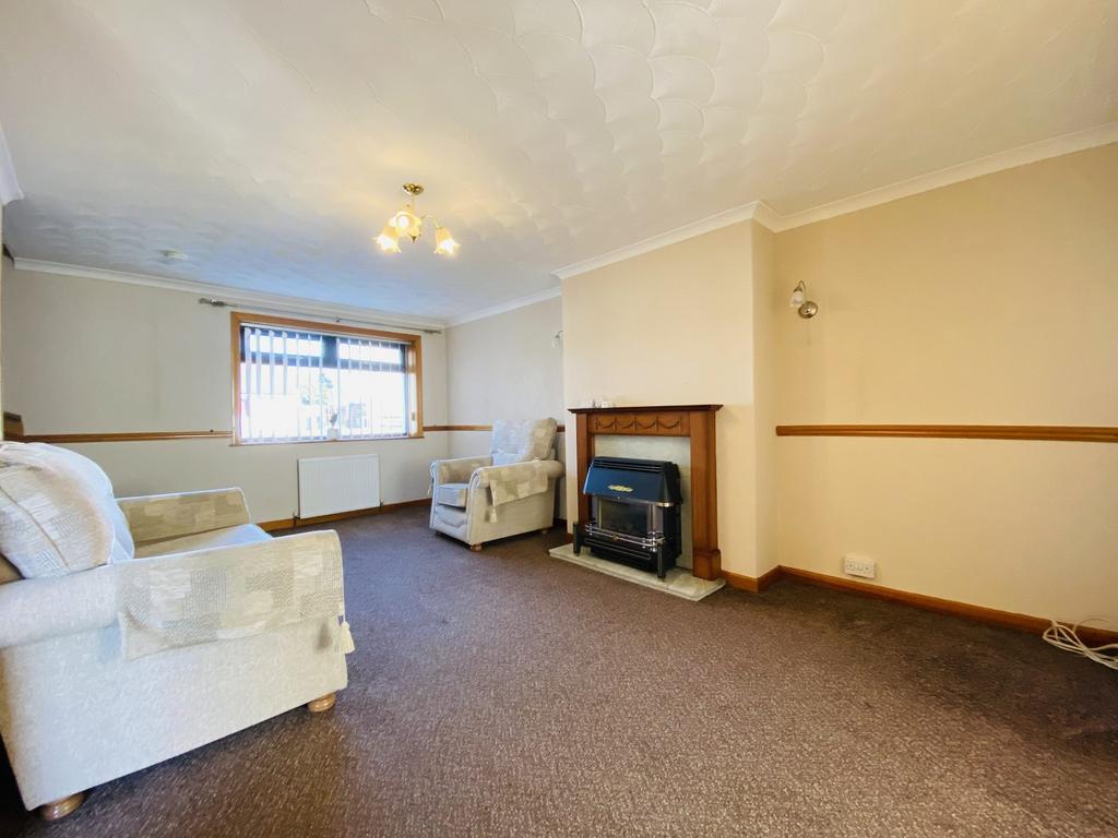 17 Gledhill Crescent, Locharbriggs, DG1 1 XF - Brai