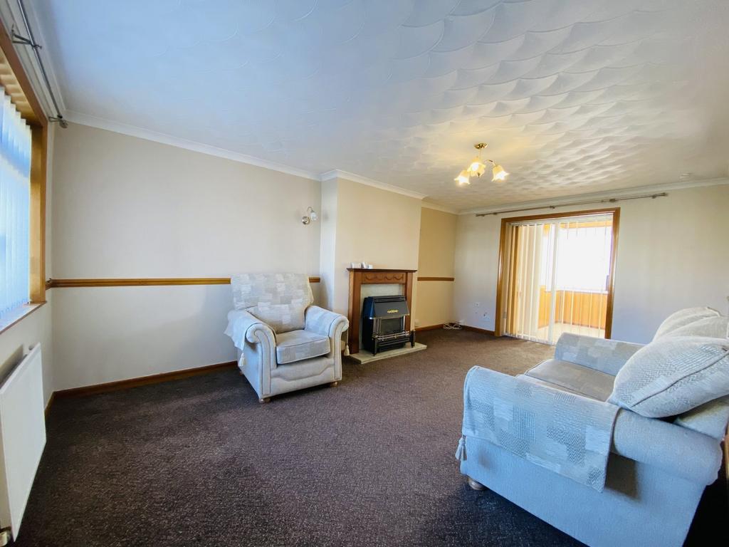 17 Gledhill Crescent, Locharbriggs, DG1 1 XF - Brai