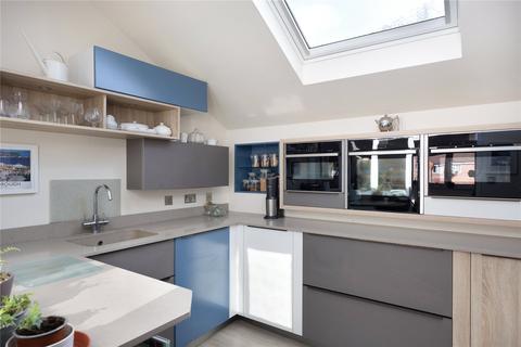 16 Bradshaw Close, London, SW19 8NL