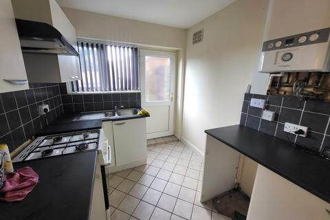 2 bedroom maisonette to rent, Lichfield Street, Tipton DY4