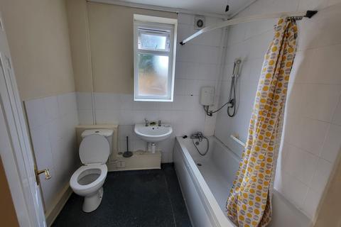 2 bedroom maisonette to rent, Lichfield Street, Tipton DY4