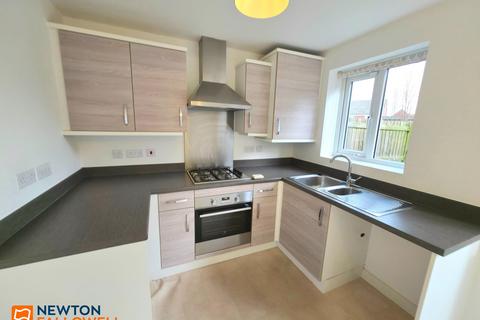 2 bedroom townhouse to rent, Skylark Way, Clipstone Village, NG21