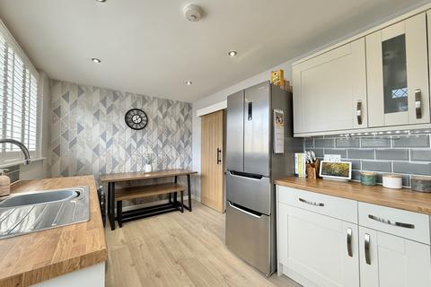 110 Alphington Road, Exeter, EX2 8HZ