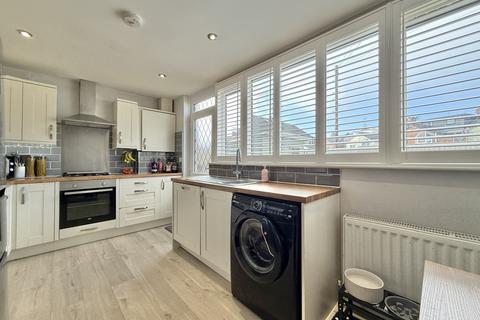 110 Alphington Road, Exeter, EX2 8HZ