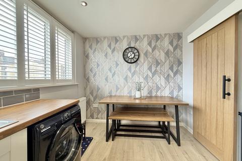 110 Alphington Road, Exeter, EX2 8HZ