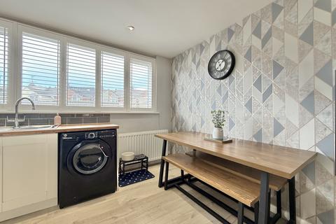 110 Alphington Road, Exeter, EX2 8HZ