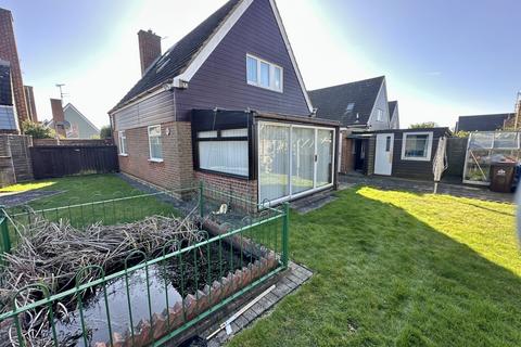 2 bedroom chalet for sale, Sandringham Close, Ipswich IP2