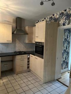 5 bedroom end of terrace house to rent, Oakham Road, Dudley