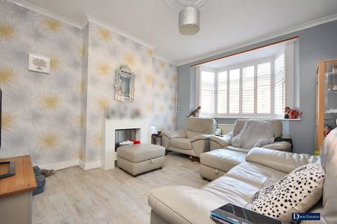 3 bedroom terraced house for sale, Crowlands Avenue, Romford, RM7