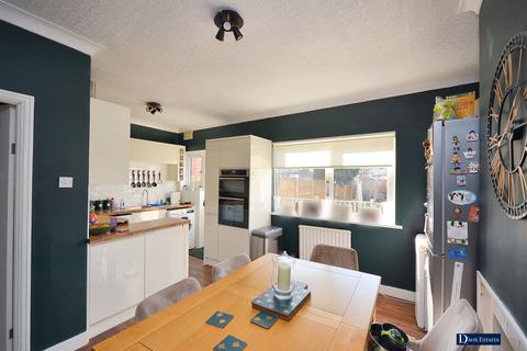 3 bedroom terraced house for sale, Crowlands Avenue, Romford, RM7