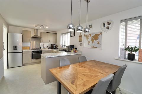 3 bedroom detached house for sale, Grainger Drive, Pocklington, York