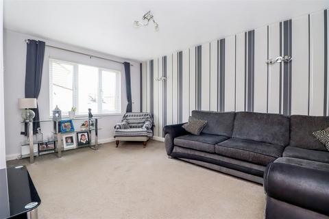 3 bedroom semi-detached house for sale, Wallis Way, Horsham